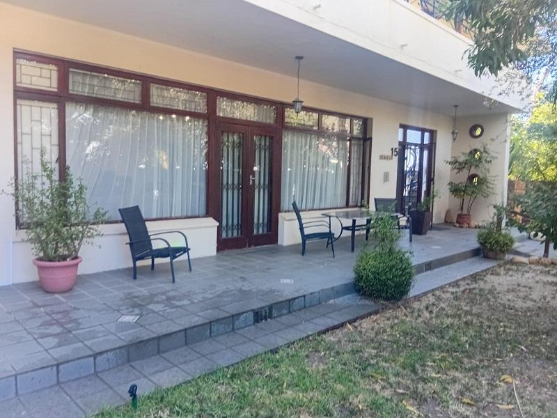 To Let 5 Bedroom Property for Rent in Paarl Central West Western Cape